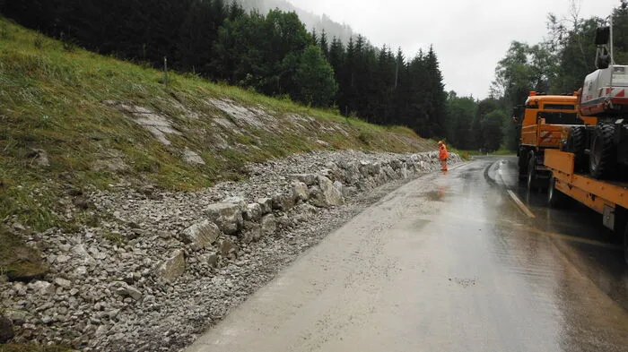 Ende Juli wurden Teile der L 104 durch schwere Unwetter schwer beschädigt.