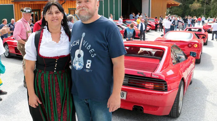 „100.000 PS im Dorf“-Organisator Ferdinand Krendl strahlte, als er verkünden konnte: „Wir haben es geschafft, 108.178 Pferdestärken wurden registriert und dokumentiert. Nach der notariellen Beglaubigung erfolgt die Eintragung ins Guinness-Buch der Rekorde.“