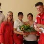 Von links: Notfallsanitäter Alexander Regenfelder, Notärztin Dagmar Stunf-Begusch, Rettungssanitäterin Margit Sonvilla, die glückliche Mutter Susanne Kogler und Rettungssanitäter Benjamin Mlakar mit der neuen Erdenbürgerin Ilvy Kogler.