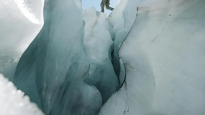 Der Gletschermessdienst des Österreichischen Alpenvereins beim Vermessen der Pasterze
