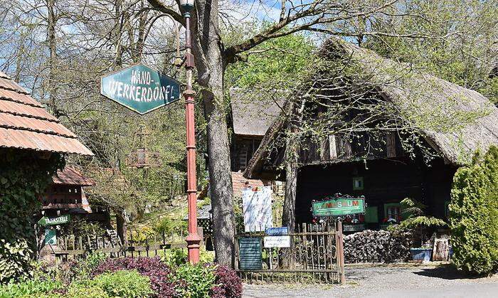 Nostalgisch: das Handwerkerdörfl in Pichla