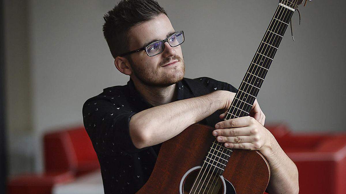 Musik, die ins Herz trifft. Ohne Gitarre ist der Musiker Stefan Thaler selten irgendwo zu sehen