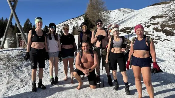 Eine Villacher Wandergruppe spazierte am 4. Jänner in kurzer Hose oder im Sport-BH von der Rosstratten bis zur Aussichtsplattform auf dem Dobratsch. Die Wanderer sorgten für großes Aufsehen.