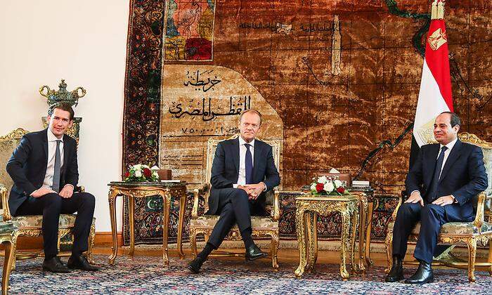 Donald Tusk entwickelte ebenso wie Sebastian Kurz in den letzten Tagen eine rege Reisetätigkeit - hier beim Gespräch mit dem ägyptischen Staatschef Abdel Fattah al-Sisi