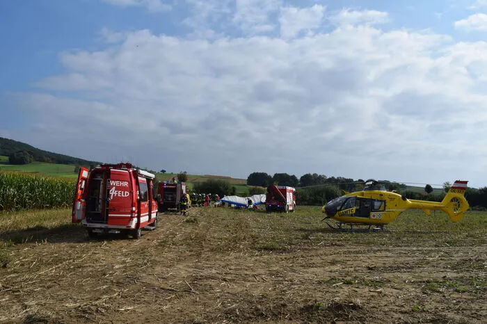 Die Stadtfeuerwehr Pinkafeld rückte mit 35 Mann zum Einsatz aus, die Notfallsanitäter begannen sofort mit den Wiederbelebungsmaßnahmen und übergaben den Verletzten schließlich der Crew des Notarzthubschraubers Christophorus 16.