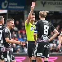 Rot für Simon Piesinger, der vierte Ausschluss für den WAC in den vergangenen fünf Spielen.