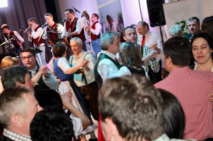 Die Musikgruppe "Steirerzeit" sorgte für gute Stimmung im Veranstaltungszentrum.