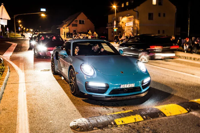 Es geht längst nicht mehr um VW alleine. Die Polizei zählt immer mehr Sportwagen.