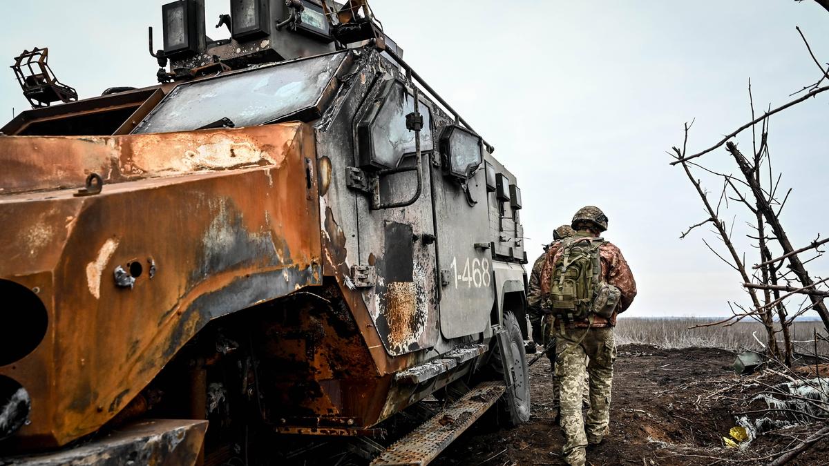 In einer ukrainischen Uniform, ähnlich zu jener hier am Sujetbild, posierte der Jugendliche