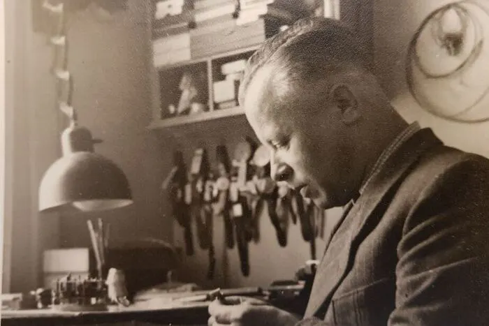 Großvater und Firmengründer Franz Schützlhoffer in der Werkstatt in der Widmanngasse