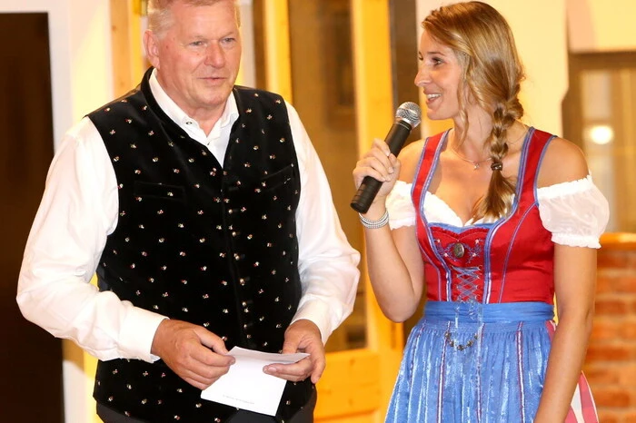 Als Moderatorin brillierte Isabella Bergner vom ORF Kärnten (am Foto mit „Seppenbauer“-Chef Guido Schwengersbauer).