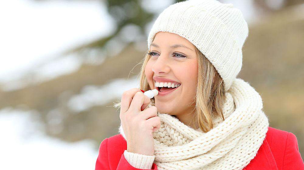 Die Lippen haben keine Talgdrüsen und sind im Winter vollständig auf Hautpflege-Produkte angewiesen