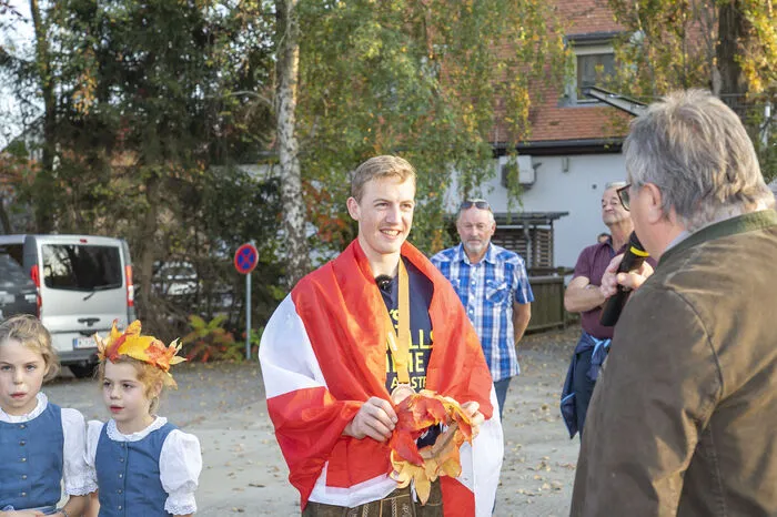 Auch Bürgermeister Herbert Mießl gratulierte zu WM-Bronze.