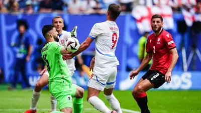 Tor zum 0:1 Adam Hlozek Tschechien, 09, wegen Handspiel nach VAR Entscheidung, Videoschiedsrichter, Videobeweis ABERKANNT GER, Georgien vs. Tschechien, Fussball Europameisterschaft, UEFA EURO, EM, Europameisterschaft,Fussball 2024, Spieltag 2, 22.06.2024 GER, Georgien vs. Tschechien, Fussball Europameisterschaft, UEFA Euro 2024, Spieltag 2, 22.06.2024 Hamburg *** Goal for 0 1 Adam Hlozek Czech Republic, 09 , for handball after VAR decision, video referee, video evidence BUT CANCELLED GER, Georgia vs Czech Republic, European Football Championship, UEFA Euro 2024, Matchday 2, 22 06 2024 GER, Georgia vs Czech Republic, European Football Championship, UEFA Euro 2024, Matchday 2, 22 06 2024 Hamburg Copyright: xEibner-Pressefoto/MarcelxvonxFehrnx EP_MFN