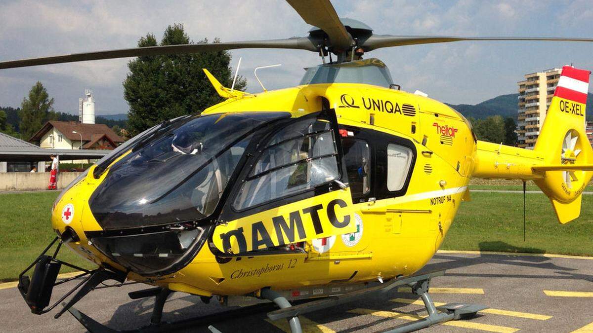 Der verunfallte Motorradlenker wurde mit dem Notarzthubschrauber in das Universitätsklinikum Graz gebracht