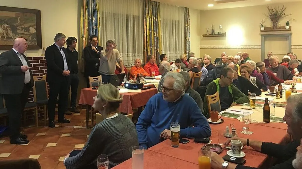 Das Gasthaus Kuhness in Bruck-Oberaich war am Donnerstagabend gut besucht. Schon nach kurzer Zeit wurde heftig diskutiert