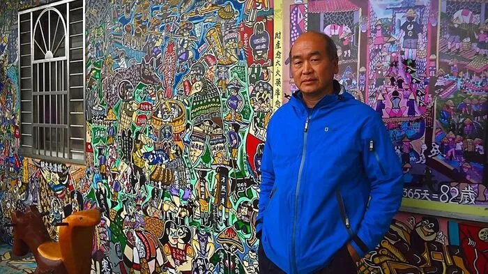 Wu Tsun-hsien vor einem seiner Street-Art-Werke