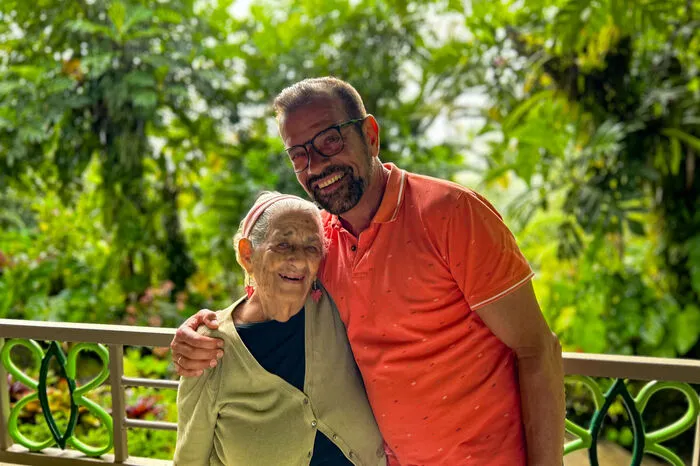 92 Jahre alt: Gärtnerin Anne Baptiste mit Karl Ploberger.