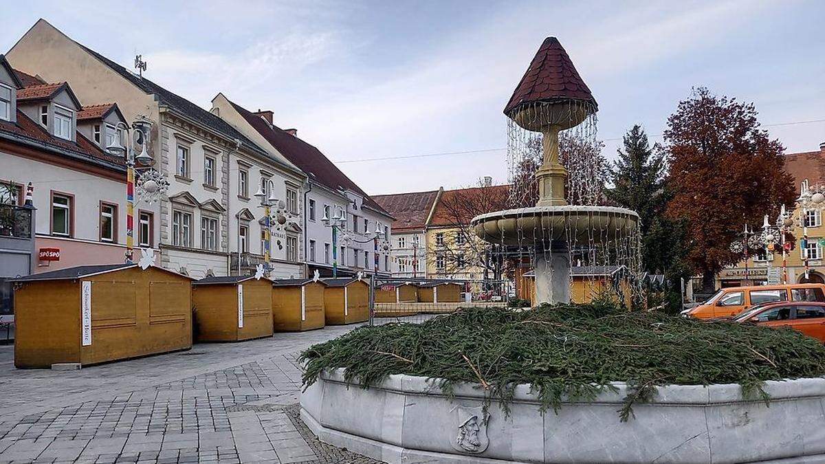 Fertig aufgebaut ist der Adventmarkt am Judenburger Hauptplatz