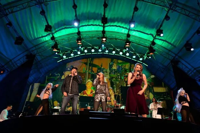 Ein großer Moment: "Keine Angst" von Hansi Lang wird performat - von Skero, Sibylle Kefer und Birgit Denk.