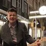 Gernot Pachernigg sang vor der Weikhard-Uhr, Mario Barth in den USA