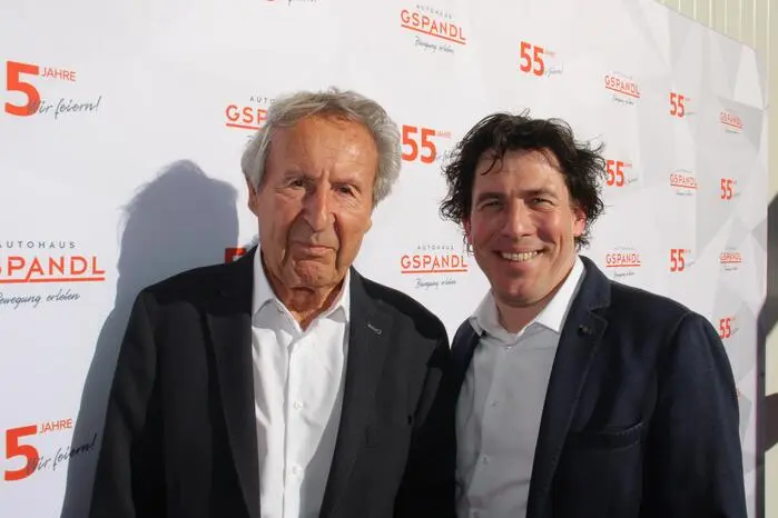 Nach der Begrüßung durch Geschäftsführer Thomas Scholze (rechts) und einem kleinem Rückblick mit Gründer Reinhold Gspandl (links) sprachen... 