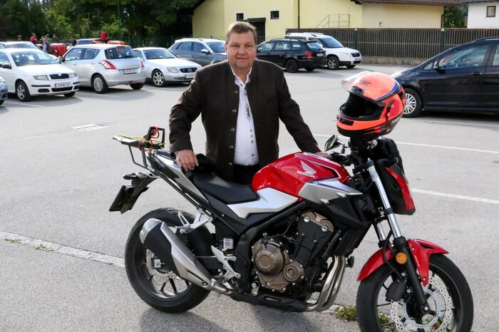 „Es freut mich, dass so viele Leute mit ihren Fahrzeugen den Weg ins Metnitztal gefunden haben”, sagte Pfarrgemeinderatsobmann Ernst Schiava (Foto), der die Segnung organisierte. 