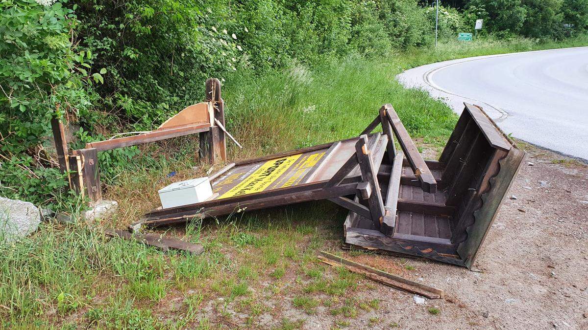 Die Holztafel wurde umgerissen 