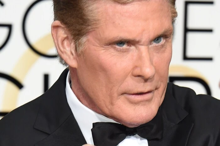 Legendär auch seine Uhr, durch die er mit K.I.T.T. kommunizierte. Nur böse Zungen behaupten, dass es unter den Apple-Watch-Nutzern heutzutage besonders viele Fans von "Knight Rider" gibt.