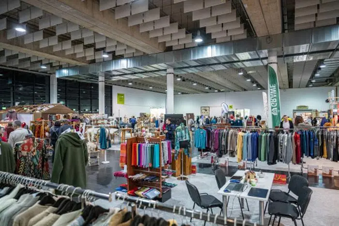 Auf der Messe gibt es eine große Auswahl an Produkten rund um das Alpaka