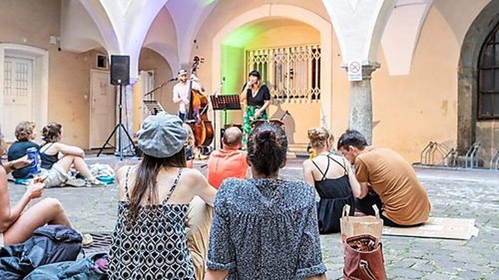 Kulturelles Sommerfeeling in der Innenstadt von Klagenfurt