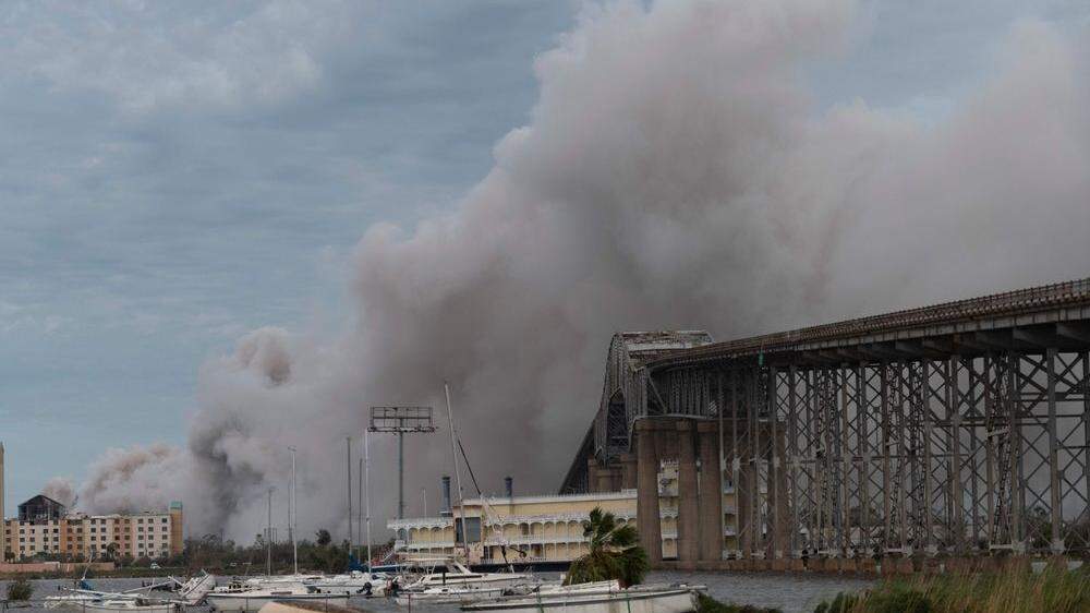 In Lake Charles im Bundesstaat Louisiana brannte am 27. August eine Chemiefabrik wegen des Orkans.