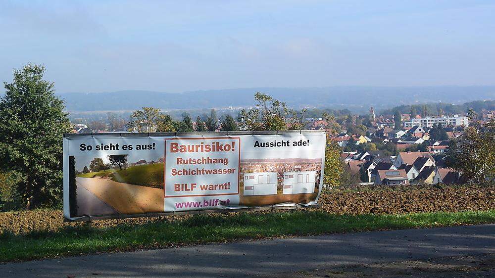 Zankapfel: Das Bilf-Plakat an den Schalkgründen in Fürstenfeld