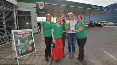 Eingespieltes Team: Christine Reisinger, Nicole Tidl, Eva Heine, Verena Zauchner, Nicole Pontasch (von links) 	