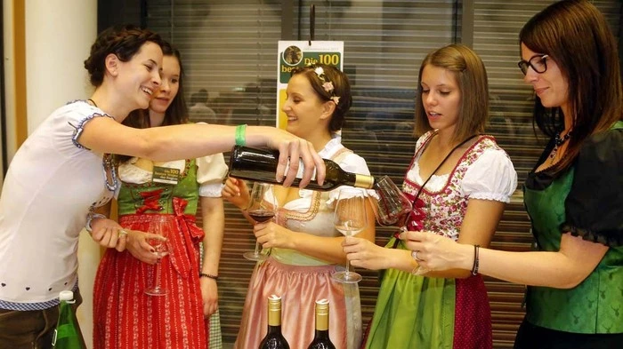 Unter dem Motto "Die 100 besten Weine der Region" luden die Winzer von vier Weinbauvereinen...