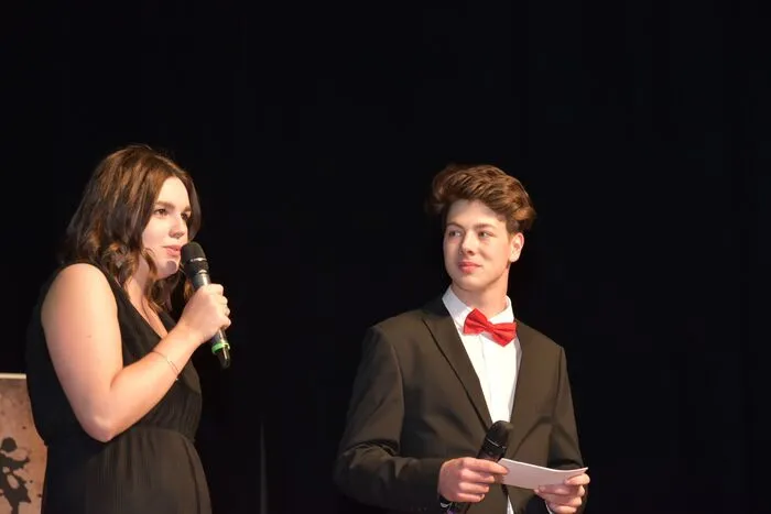 Das dynamische Moderatoren-Duo Katharina Goller und Florian Lang führte beschwingt durch den Ballabend.
