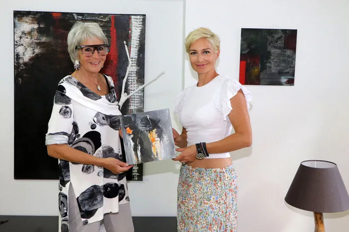 Claudia Gribitz mit ihrer Tochter der Sportwissenschaftlerin Lea Preißl, die extra aus Wien zur Ausstellungseröffnung angereist ist!