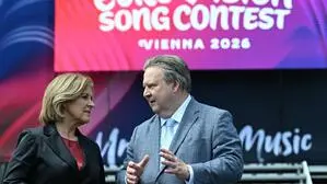 ORF-Generaldirektorin Ingrid Thurnher und Wiens Bürgermeister Michael Ludwig (SPÖ) am Rathausplatz