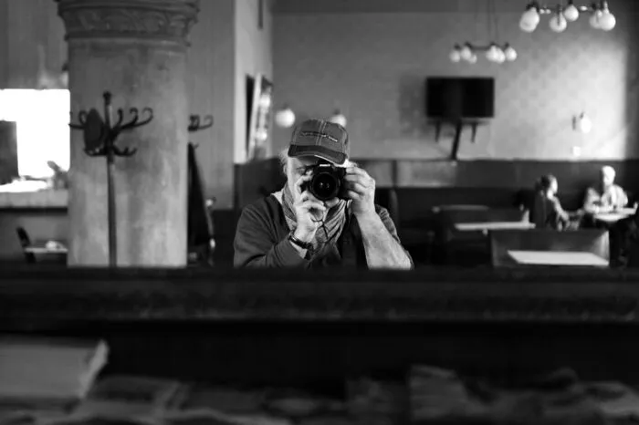 Ein Selbstporträt: der Vorarlberger Fotograf Sepp Dreissinger fängt hier ausnahmsweise einmal sich selbst ein.