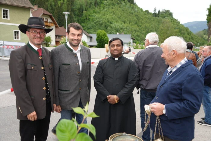 Klicken Sie sich bitte durch die weiteren Fotos der Serie!