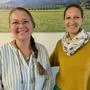 Elke Whisounig (links) und Sabine Putzgruber (rechts) kooperieren zusammen und setzen gemeinsam Projekte um
