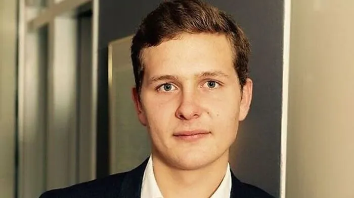 Julian Vierlinger (23) studiert in Paris an der Sciences Po. Der gebürtige Wiener ist derzeit in Beirut und schreibt an seiner Masterarbeit „Systemische Korruption im Libanon“. 	