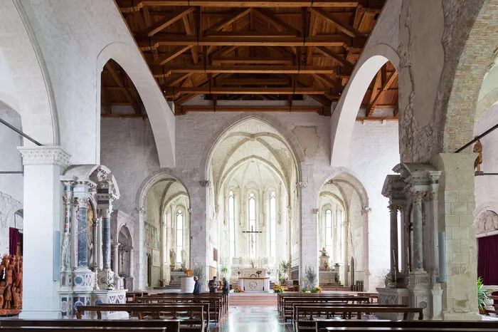Der mehr als 600 Jahre alte Dom wurde nach dem Erdbeben von 1976 wieder aufgebaut.