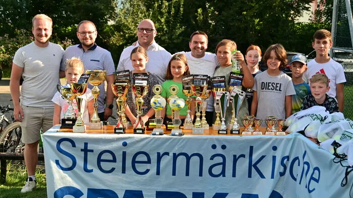 Zahlreiche Kinder und Erwachsene kämpften bei den 48. Zeltweger Tennis-Meisterschaften um die begehrten Titel. 
