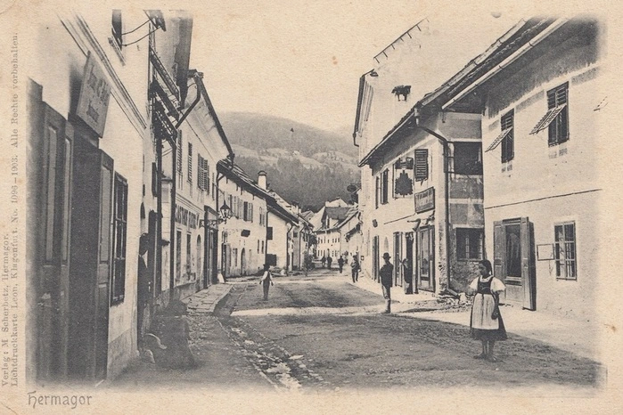 Der Obermarkt in Hermagor 1903. Ein Jahr später brennt Hermagor ab