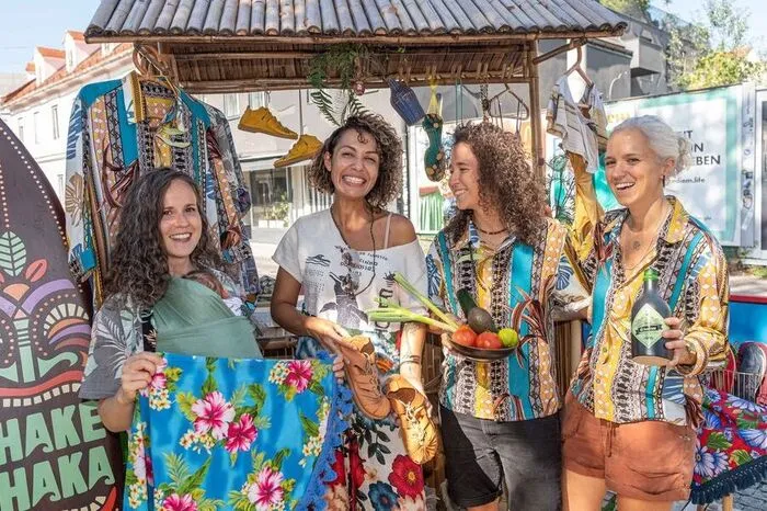 So auch die Grazer Designerin Cacau Cassel, die mit nachhaltigen Stoffen aus Brasilien einzigartige Kleidungsstücke produziert.