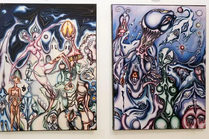 Der oberösterreichische Künstler Christian Aumüller präsentiert seine surrealen Werke, die die Grenzen zwischen Wirklichkeit und Fantasie verschwimmen lassen.