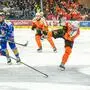 Lukas Haudum (rechts) und die Graz 99ers empfangen heute Villach