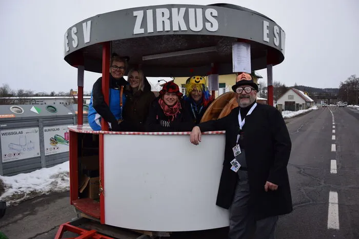 Die Zirkuscrew vom ESV Höflach trotzte dem winterlichen Wetter.