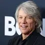 Jon Bon Jovi lacht